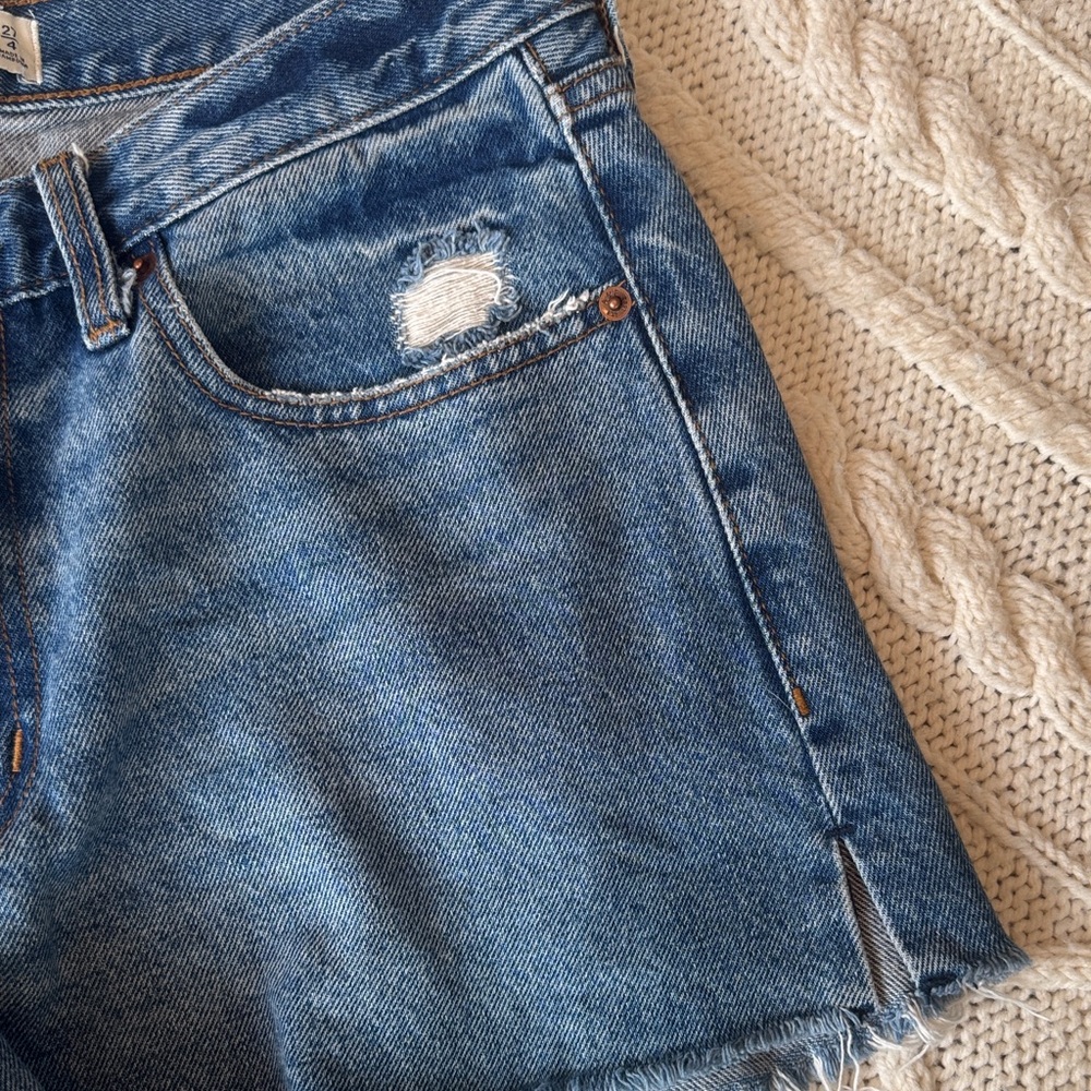Abercrombie & Fitch Distressed Mid Rise Boyfriend Jean Shorts, Size 27/4 - Picture 6 of 6